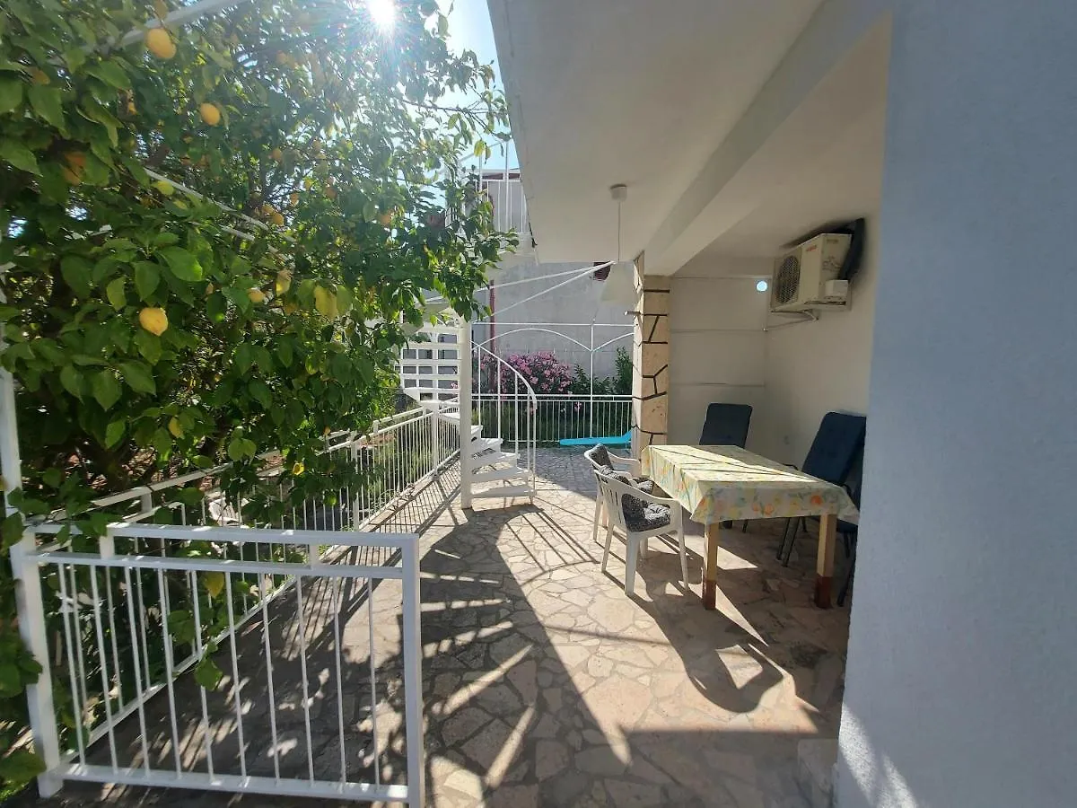 Apartment Iva Pula 반졸레